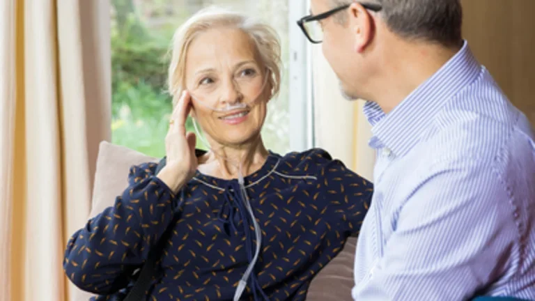 COPD female patient with technician 4